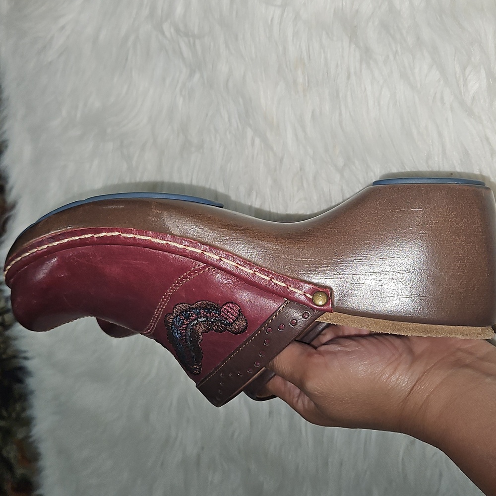 Stylish Women's Leather Clogs - Burgundy by Indigo Clarks Size 9 - Picture 3 of 9